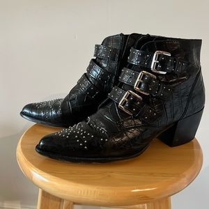 STUDDED LEATHER BOOTIES ALDO SIZE 9